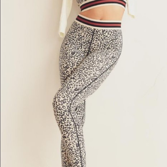 NWT ♥️ COMPLETE SET - Snow Leopard Bra & Leggings - Picture 7 of 12